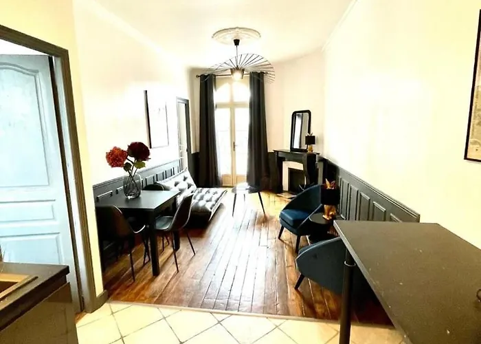 Bon'appart Centre-ville Charme Apartment *